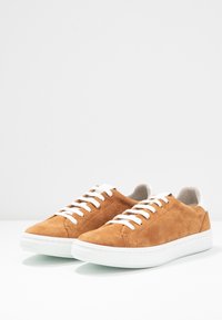 Tamaris LACE-UP - Trainers - cognac