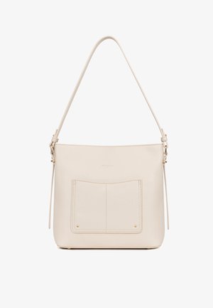 Crèmekleurige leren schoudertas met een voorvak, verstelbare band en subtiele gouden hardware accenten.