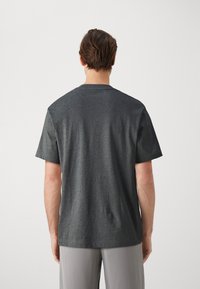Lacoste Paprasti marškinėliai - pitch chine