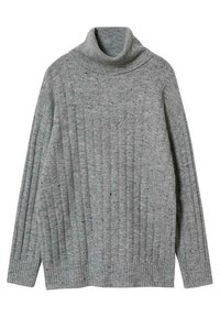 Szary sweter z golfem wykonany z teksturowanej tkaniny, z pionowymi prążkami i długimi rękawami o luźnym kroju.