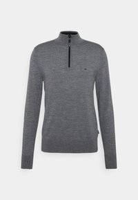 Grauer Pullover mit hohem Kragen und halbem Reißverschluss. Aus strukturiertem Material mit einem kleinen Logo auf der Brust. Lange Ärmel.