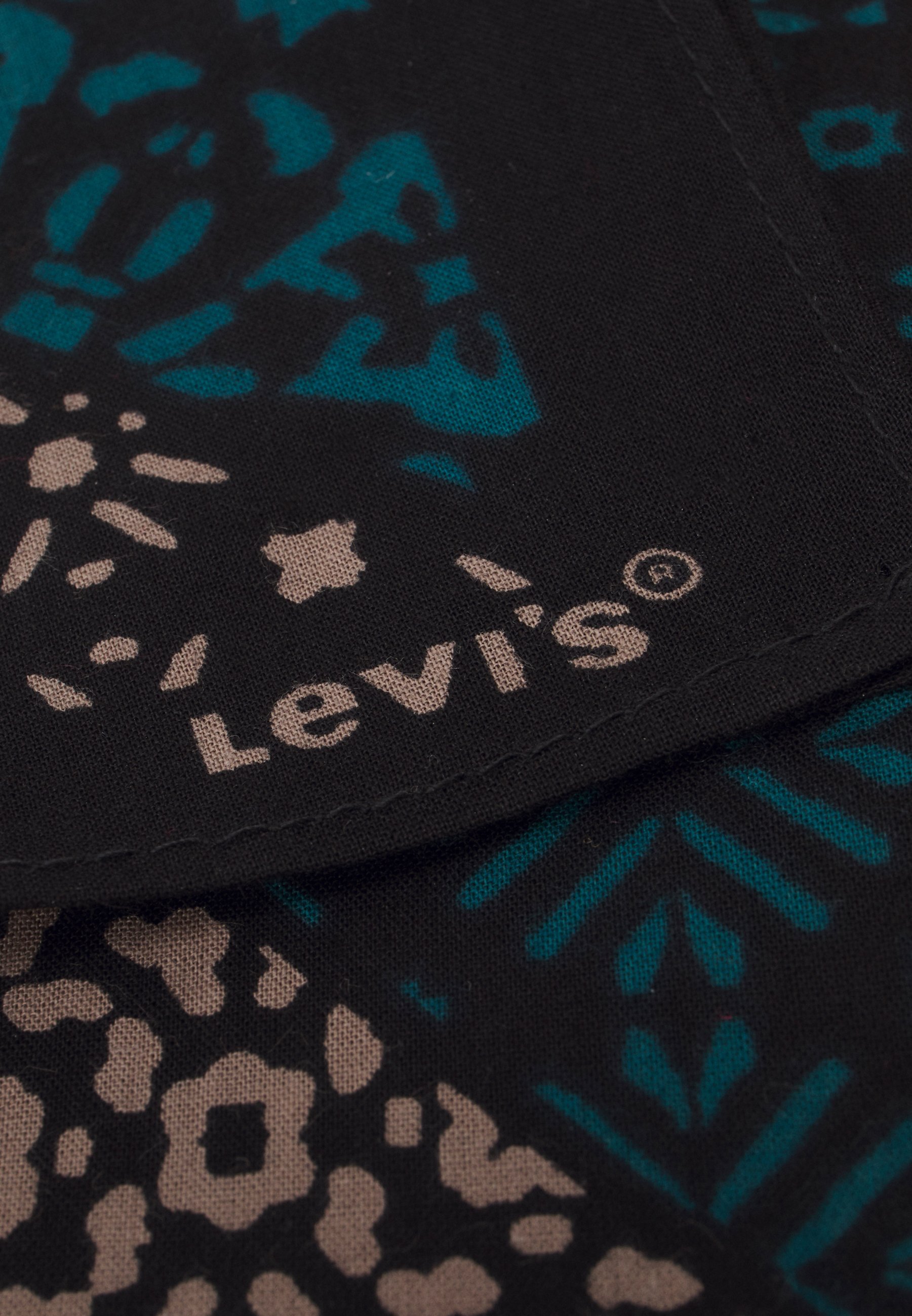 levis bandana