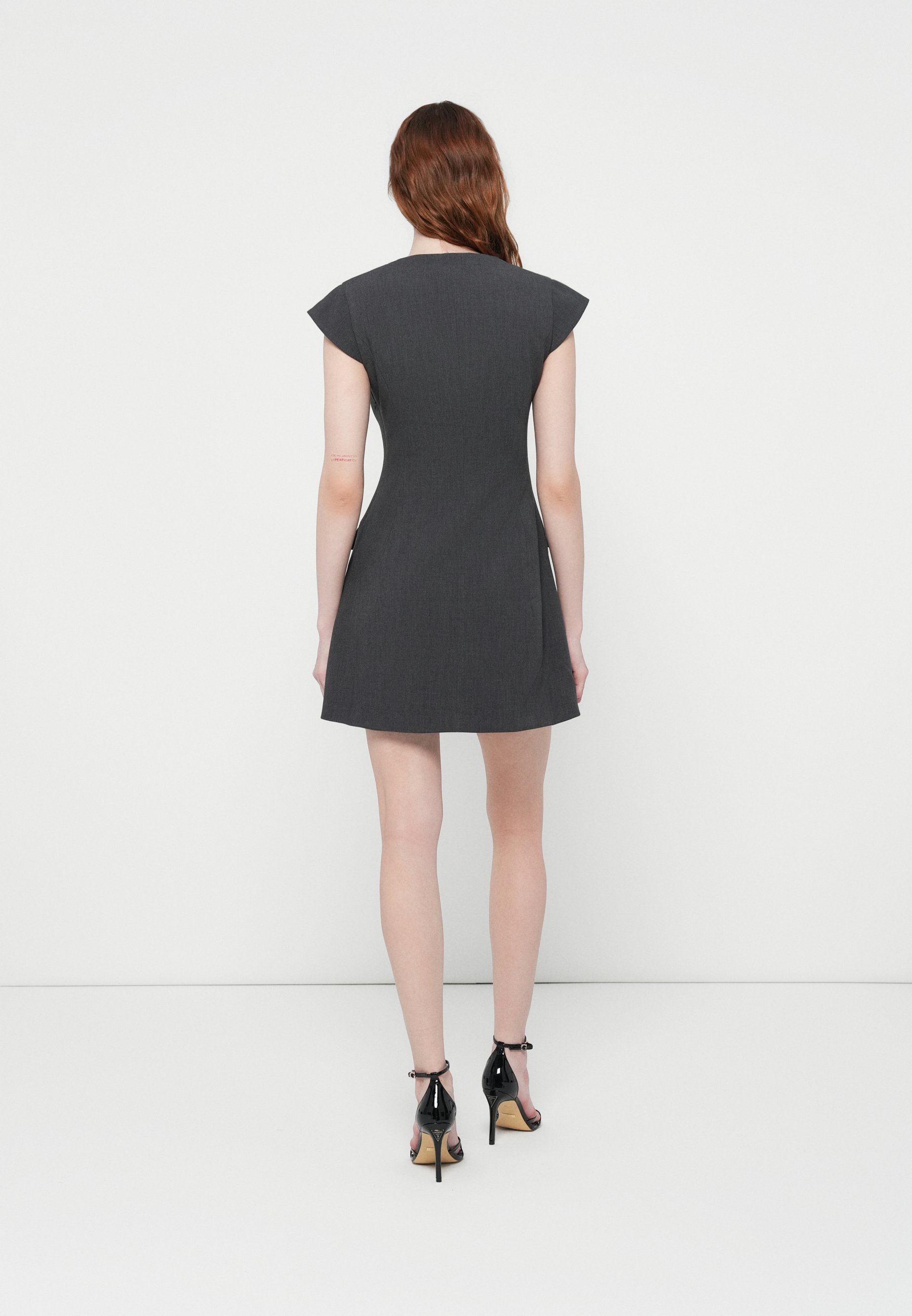 Guess Vestito Donna Cassandra Mini Sweater Dress A Maniche Lunghe - Abito In Misto Lana Nero Con Collo Alto