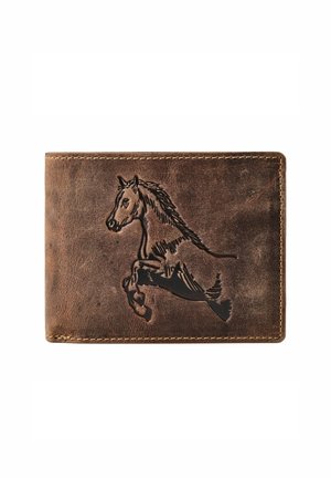 Cartera de cuero marrón con diseño en relieve de un caballo saltando y costuras visibles a lo largo de los bordes sobre un fondo blanco.