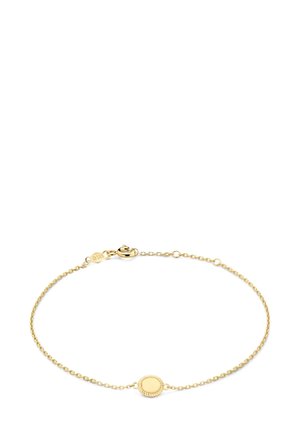 Bracelet en or présentant une chaîne délicate et un centre rond texturé avec une surface lisse, ainsi qu'un fermoir mousqueton.