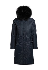 Parka blu navy con cappuccio in ecopelliccia nera staccabile, tasca laterale con cerniera e coulisse regolabili. Materiale esterno liscio e lucido.