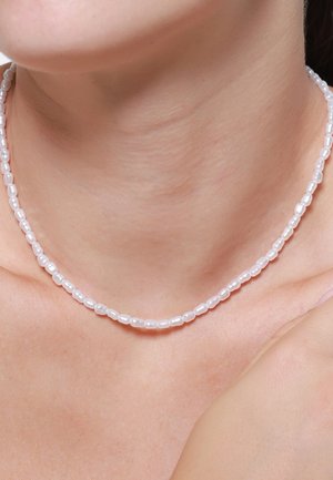 Collana di perle d'acqua dolce con piccole perle irregolari e lucide di un tenue colore rosa, infilate una accanto all'altra.