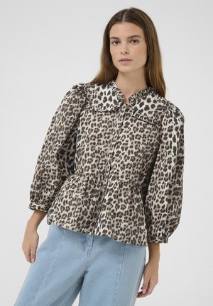 Blouse à imprimé léopard avec un col plissé, de longues manches bouffantes et un corsage ajusté qui s'évasent à la taille, confectionnée en tissu léger.