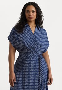 Lauren Ralph Lauren Woman - GEO-PRINT BELTED CREPE DRESS - Jurk - blue/white Miniatuurafbeelding 1
