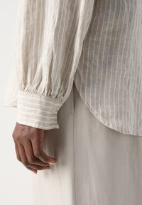 Marc O'Polo BLOUSE LONG SHAPE LONG VOLUME SLEEVES CHEST POCKET - Button-down blouse - multi