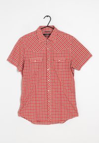 Rotes kurzärmliges karierter Hemd mit einem karrierten Muster, das zwei vordere Taschen, eine durchgehende Knopfleiste und einen spitzen Kragen aufweist.