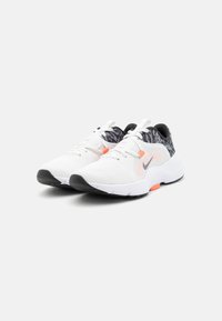 Nike Performance IN SEASON TR 13 PRM - Pantofi training - summit white/metallic cool grey/dark smoke grey/light wild mango
