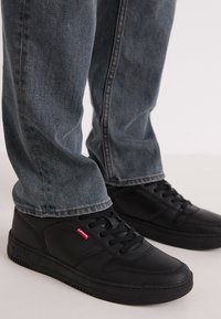 Unausgewählt, full black