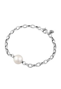 Silverfärgad kedja med ett centralt vitt pärla, ovala länkar och en hantverksklämma. Texturerad glans på metalldelen.