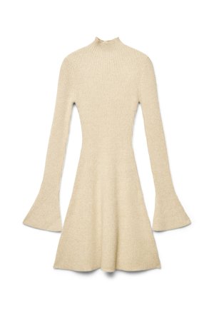 Abito beige in maglia a coste con maniche lunghe svasate e collo alto, aderente in vita con gonna svasata.