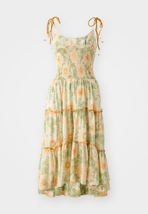 Blumiges Maxikleid mit Spaghetti-Trägern, gerafftem Oberteil und gestuften Lagen. Ausgestattet mit grünem und orangefarbenem botanischem Druck auf einem hellen Hintergrund.