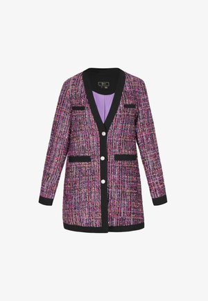 Lila és rózsaszín tweed blézer fekete részletekkel, mély V-nyakkal, két elülső zsebbel és díszes gomb részlettel. Sima bélés.