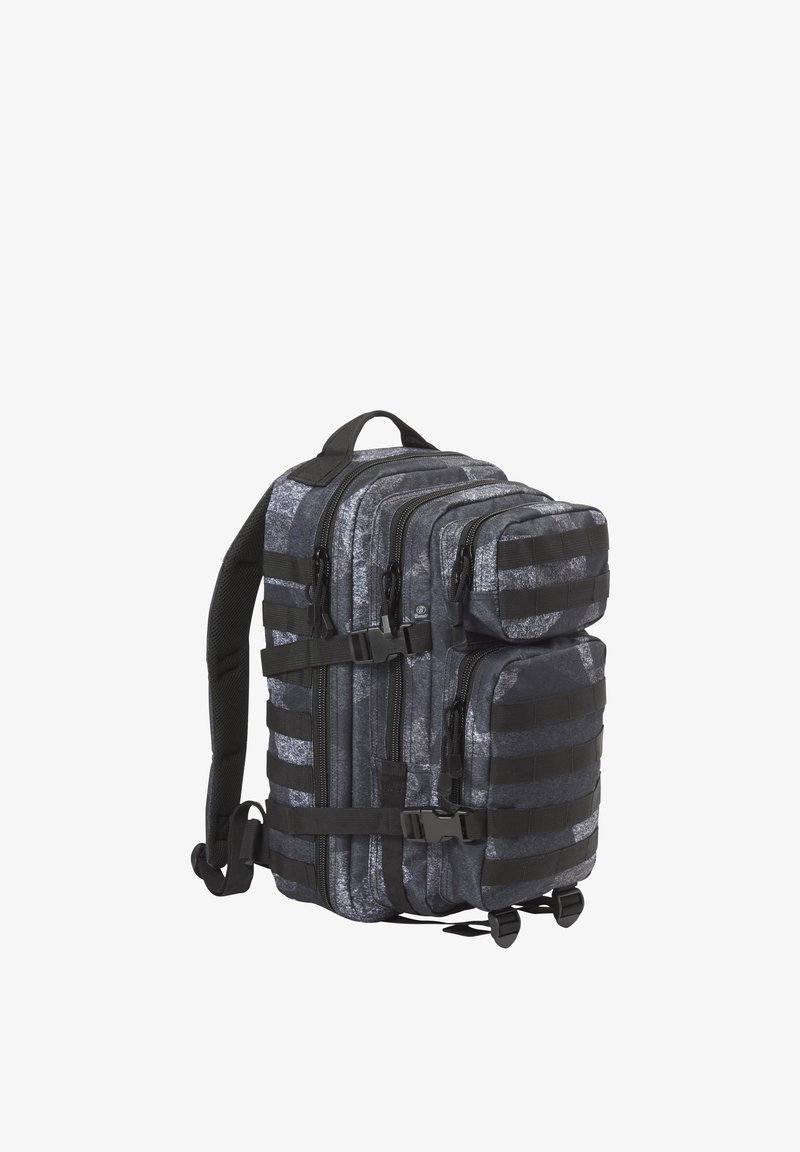 Taktikalise stiiliga musta ja halli seljakott mitme lukuga tasku, reguleeritavate rihmade ja MOLLE-paelaga varustuse kinnitamiseks.