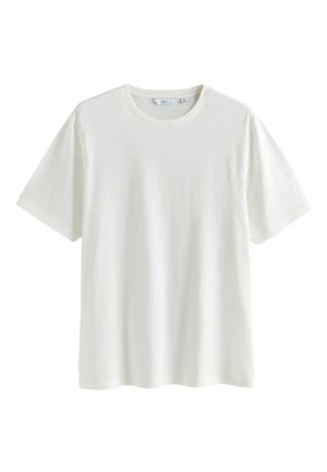 Prosty biały T-shirt z krótkim rękawem i okrągłym dekoltem, przedstawiony na białym tle, rozmiar medium, z widocznymi metkami wewnątrz kołnierza.