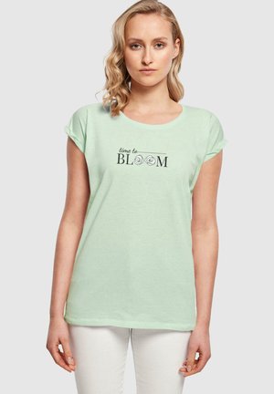 Merchcode TIME TO BLOOM - EXTENDED SHOULDER  - T-shirts med print - neo mint