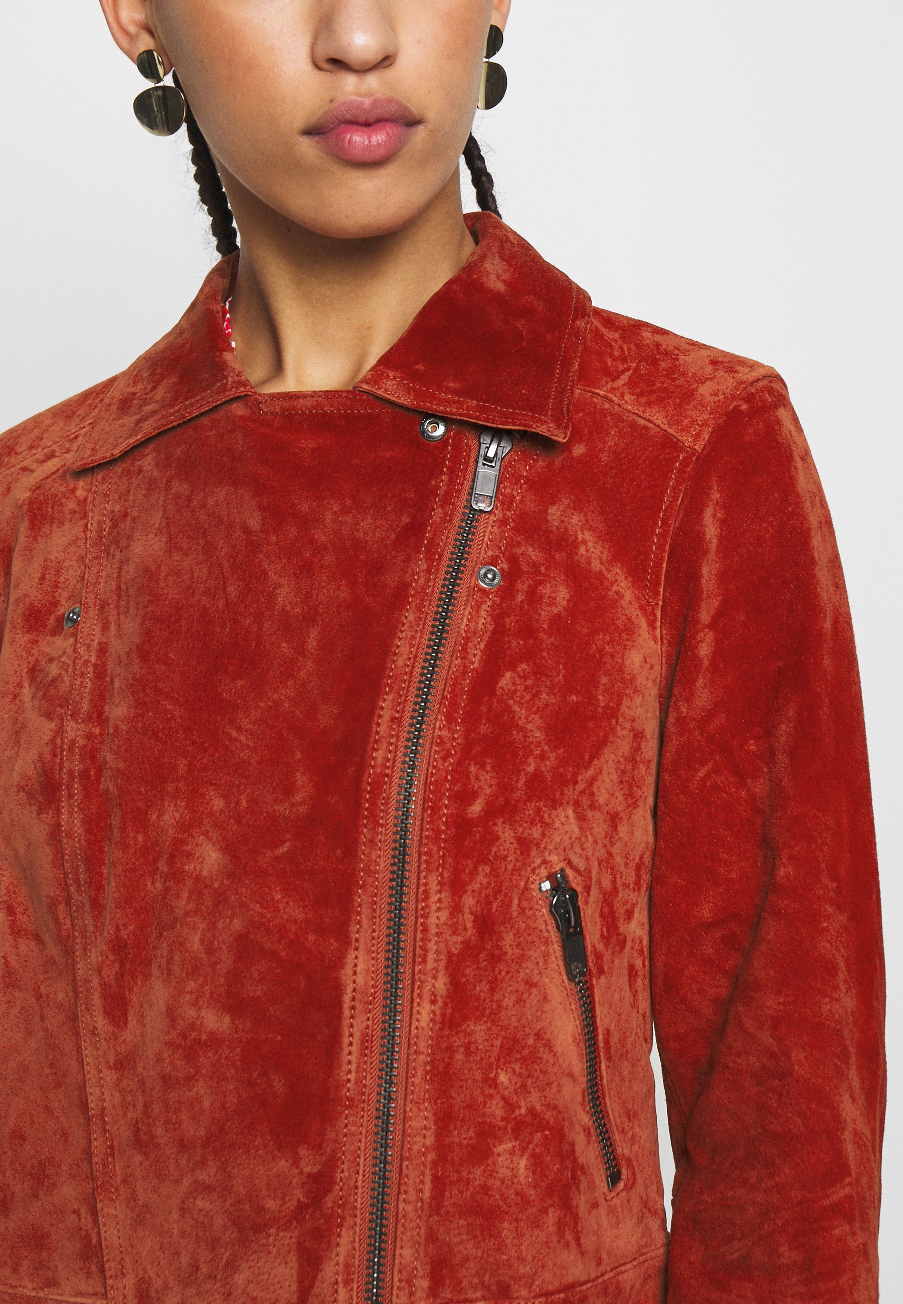 Pieces PCANA SUEDE JACKET Skinnjacka chili oil Zalando.se Pieces PCANA SUEDE JACKET Skinnjacka cognac Zalando.se