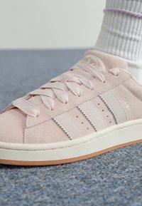 adidas Originals CAMPUS 00S W - Pantofi skate - quartz/off white