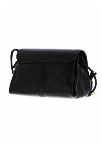 Bolso de mano de cuero negro con un diseño suave y plegable. Cuenta con un cierre de cordón y detalles de costura sutiles. Textura lisa en toda su superficie.