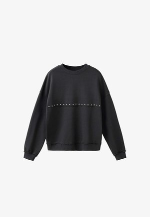 Sweat-shirt noir à manches longues avec col rond et rangée de petits clous argentés sur la poitrine, ourlet et poignets légèrement effilochés.