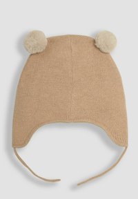 Beige pletená čepice se dvěma huňatými bambulemi na vrchu, ušima a tkaničkami pro bezpečné uchycení. Měkká struktura, jednoduchý design.
