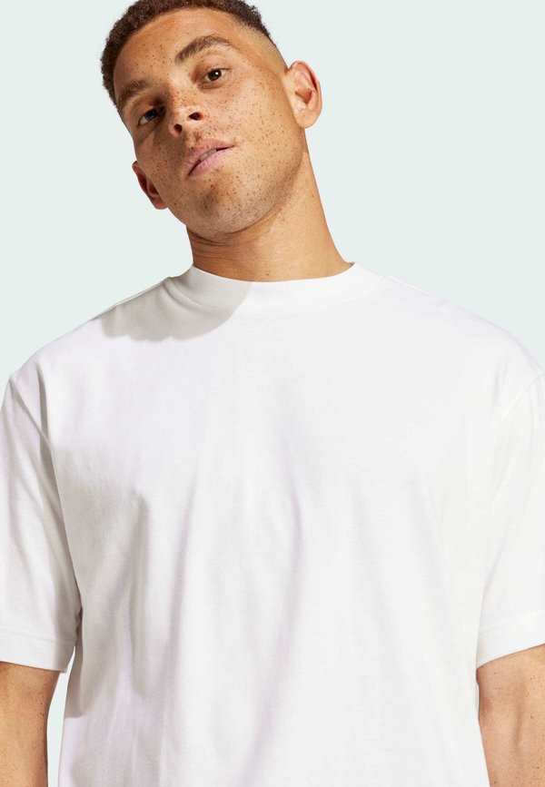 ESSENTIALS LOOSE FIT 3 BAR - Basic T-shirt2