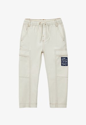 Pantaloni cargo beige per bambini con vita elasticizzata, coulisse, tasche laterali e una toppa sulla gamba destra con la scritta "HELLO FROM SEOUL."