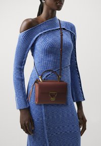 Coccinelle ARLETTIS - Handbag - bordeaux