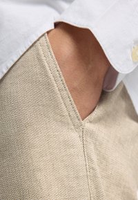 Selected Homme SLH BRODY NOOS - Chino stiliaus kelnės - vetiver