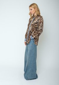 Emily van den Bergh Button-down blouse - leo