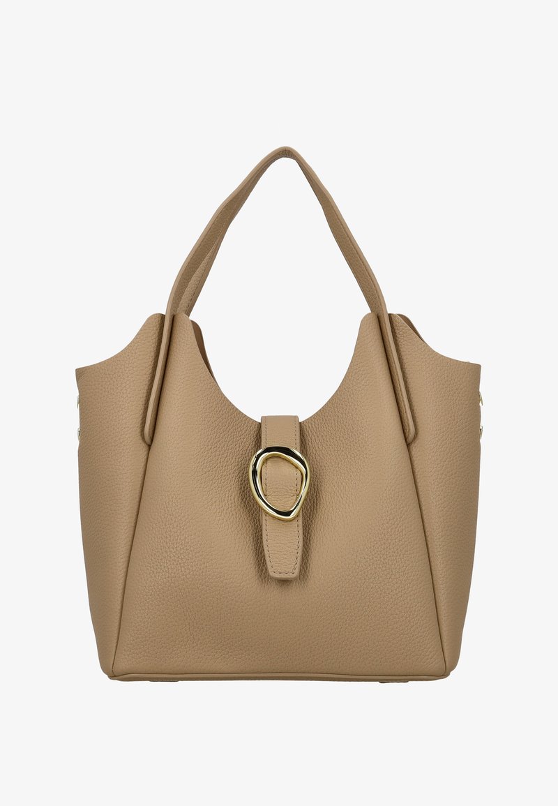 Bolso de cuero color tostado con un acabado texturizado, que presenta dos asas anchas, un detalle central en tono dorado y un diseño estructurado y moderno.