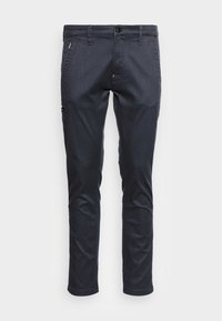 Pantalon slim gris foncé en mélange de coton. Dispose d'une fermeture à bouton et zip à l'avant, passants pour ceinture et poches latérales. Texture lisse.