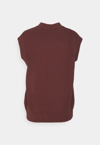 Gebreide, mouwloze top in donker bordeauxrood met een geribbelde textuur, ronde halslijn en een ontspannen pasvorm. Geen zichtbare sluitingen of versieringen.