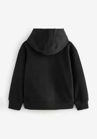 Must kapuutsiga dressipluus pehme tekstuuriga, millel on suur kapuuts, langenud õlad ning soonilised varrukapaelad ja alläär. Lihtne disain, nähtavaid mustreid ei ole.