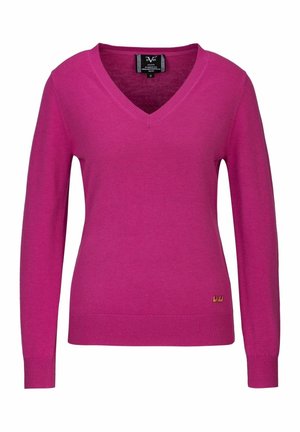 Pull à col en V de couleur rose vif, fabriqué à partir d'un matériau doux. Il présente des manches longues, des poignets côtelés et un petit accent doré sur l'ourlet.