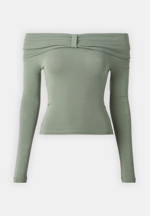 Off-shoulder, langermet topp i mykt, elastisk stoff, med en knyttet detalj ved halsen, i en dempet grønn farge.
