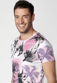 Koroshi SHORT SLEEVE - Apdrukāts T-krekls - rosa pink