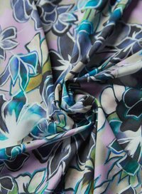Blumenstoff mit wirbelnden Mustern in Blau-, Grün- und Schwarztönen auf einem helllila Hintergrund. Weiches, strukturiertes Material.