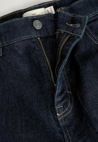 SIGNATURE SELVEDGE - Liibuvad teksad - blue indigo rinse