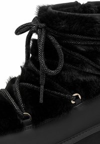 Tamaris Zimní obuv - black