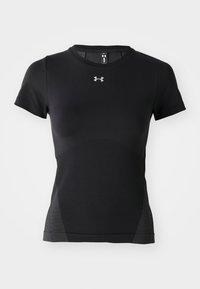 T-shirt atlético preto com mangas curtas, decote redondo, painéis texturizados nas laterais e um logótipo prateado no peito.