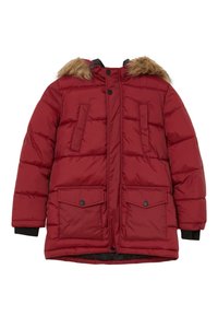 Giacca puffer rossa con cappuccio bordato in pelliccia sintetica. Presenta due tasche frontali con pattine, una chiusura con zip e polsini a costine. Texture liscia.