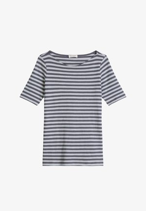 Kurzärmliges, Bootkakausen-Shirt mit abwechselnden hellgrauen und dunkelgrauen horizontalen Streifen, flach auf weißem Hintergrund ausgelegt.