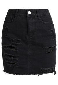 Černá džínsová sukně s vysokým pasem, s prošlápnutými výřezy a třepenými okraji. Materiál má hladkou strukturu s viditelným šitím.