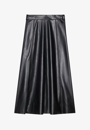 Sort læder A-formet nederdel med plisseringer, der har en glat tekstur, tætsiddende talje og synlige sømdetaljer. Ingen ekstra accenter.