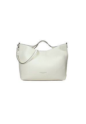 Borsa in pelle bianca con una texture liscia, forma curva, manico corto e tracolla. Presenta un design minimalista e un logo.